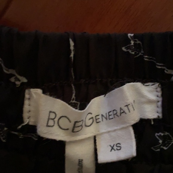 BCBGENERATION black and white arrow palazzo pants - Picture 3 of 6